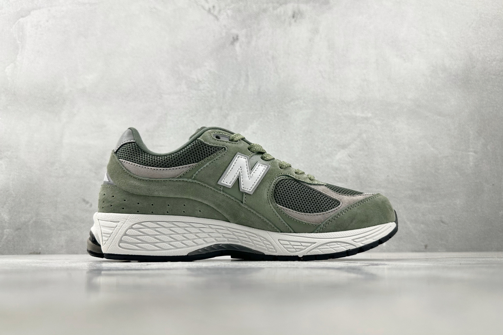大厂出品 New Balance NB 2002R 绿色 M2002RG1
