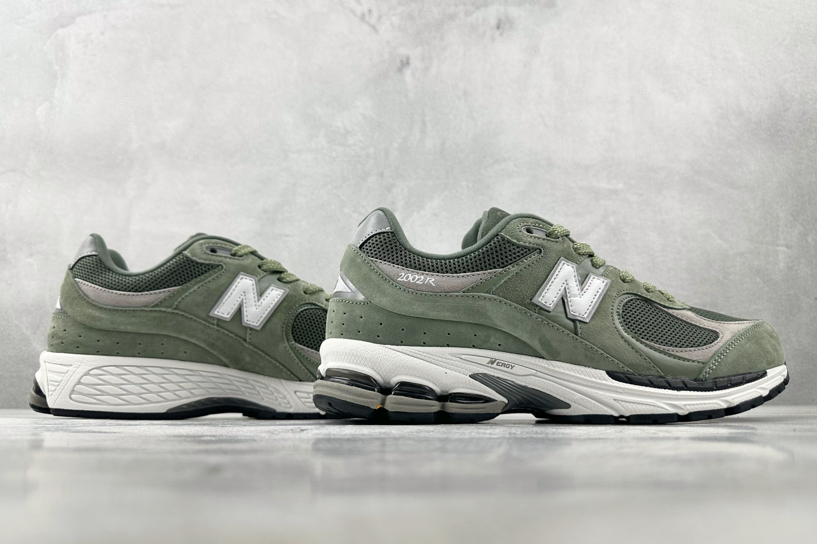 大厂出品 New Balance NB 2002R 绿色 M2002RG1