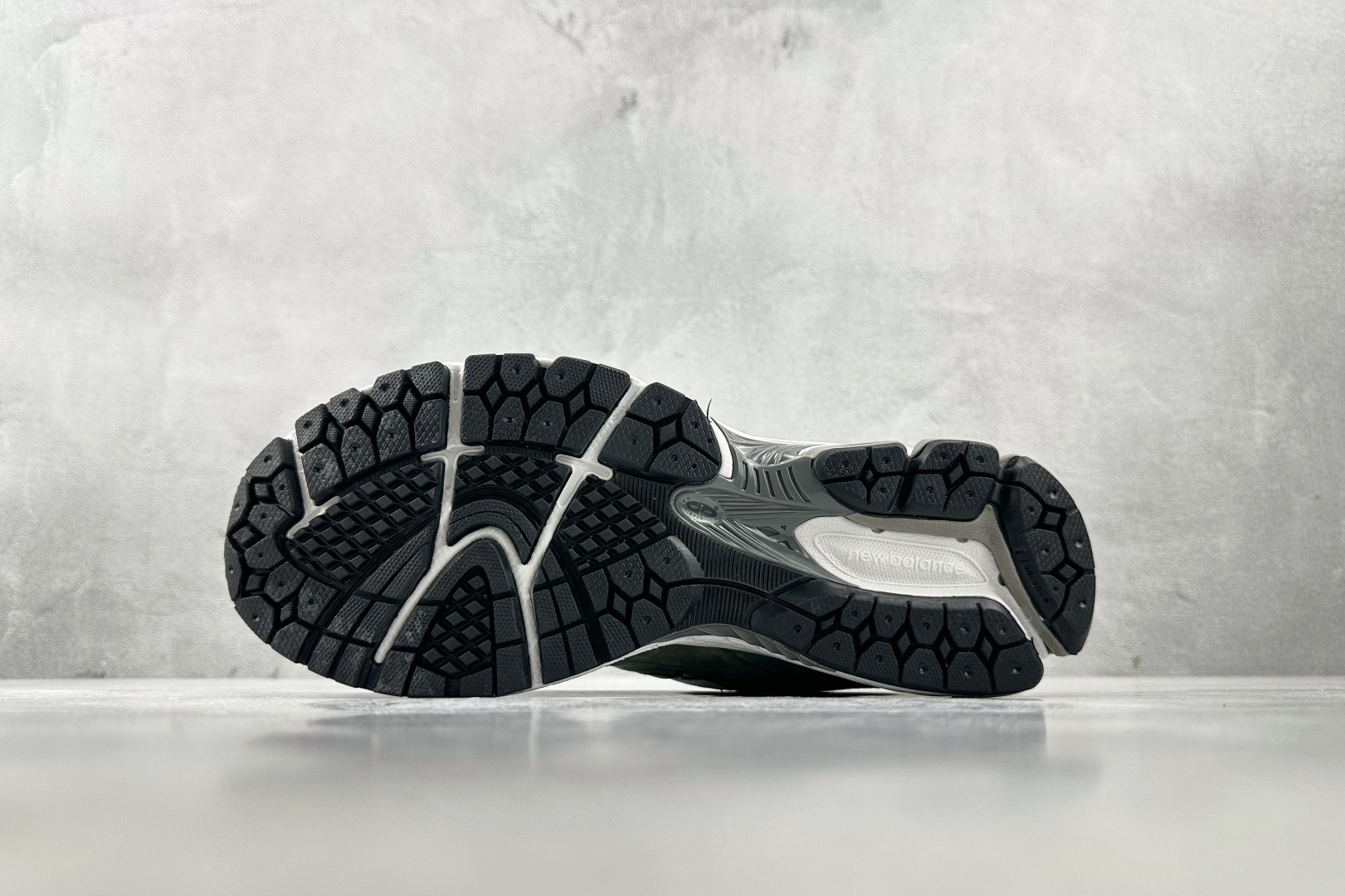 大厂出品 New Balance NB 2002R 绿色 M2002RG1