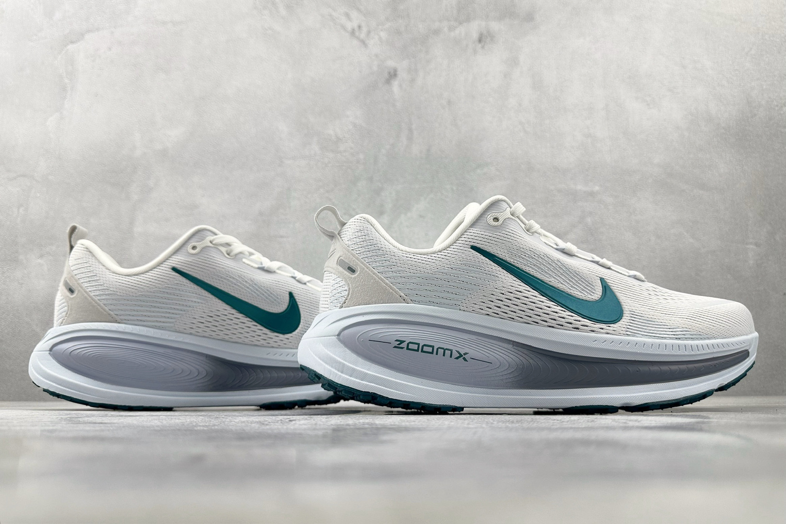 全套数据私模 Nike Vomero 18 白色 HM6804-103