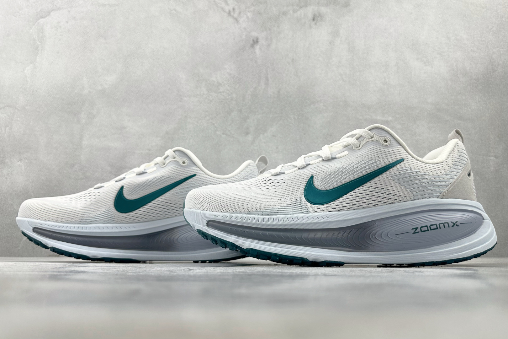 全套数据私模 Nike Vomero 18 白色 HM6804-103