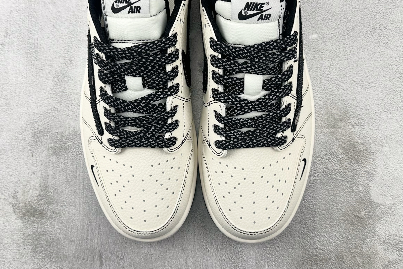 定制 Air Jordan 1 Low ow SP 倒钩 李维斯联名 米白黑 LE2436-137