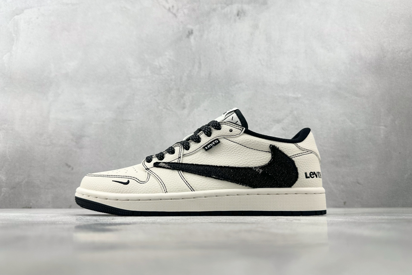 定制 Air Jordan 1 Low ow SP 倒钩 李维斯联名 米白黑 LE2436-137