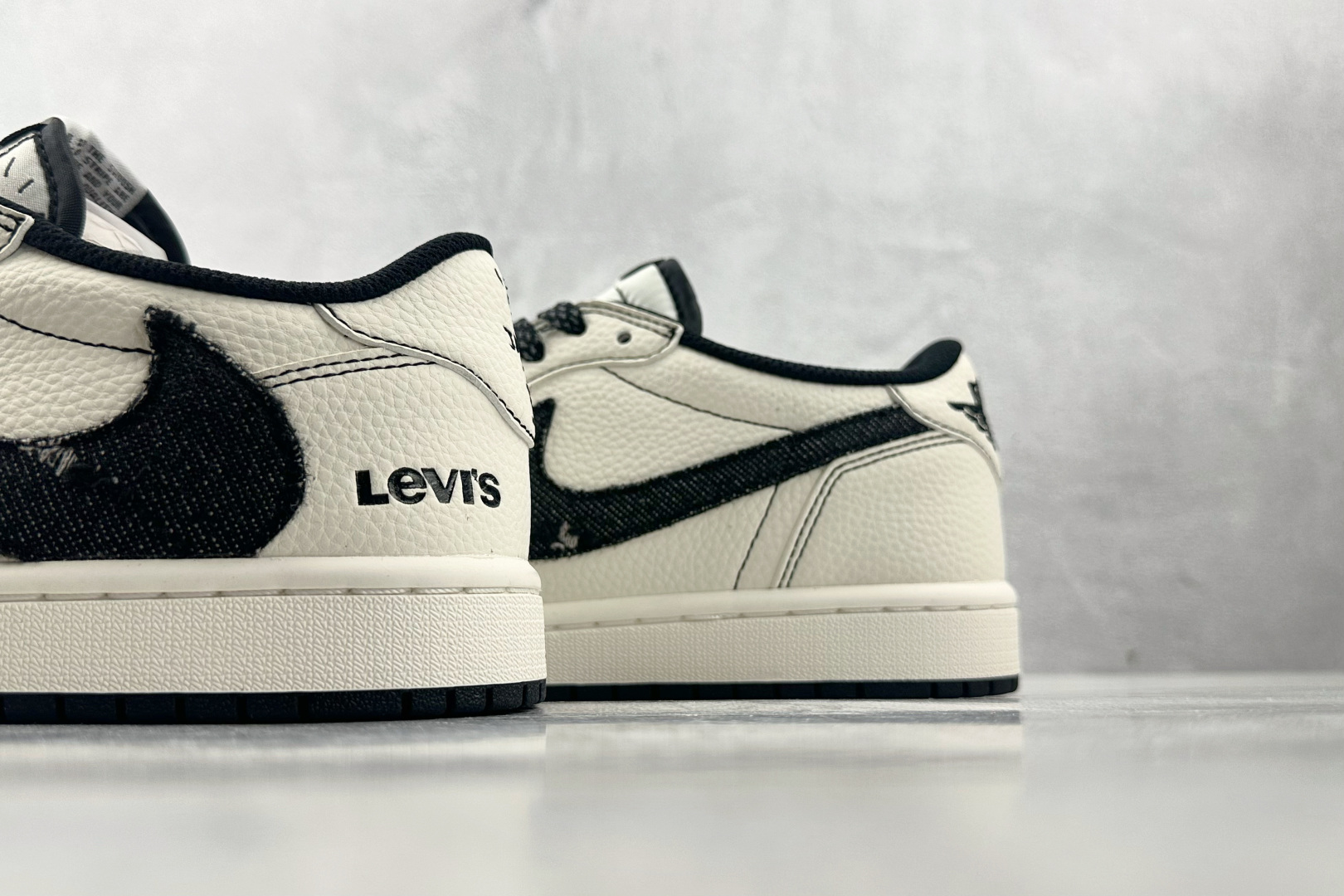 定制 Air Jordan 1 Low ow SP 倒钩 李维斯联名 米白黑 LE2436-137