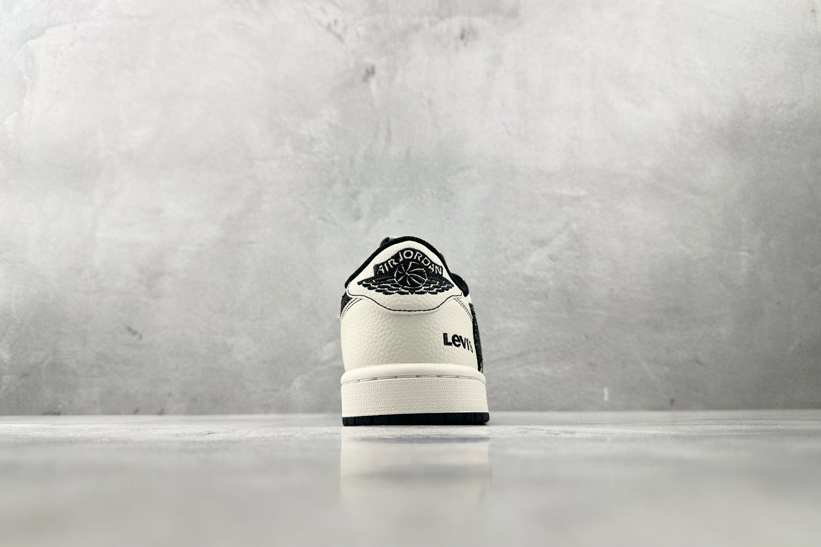 定制 Air Jordan 1 Low ow SP 倒钩 李维斯联名 米白黑 LE2436-137