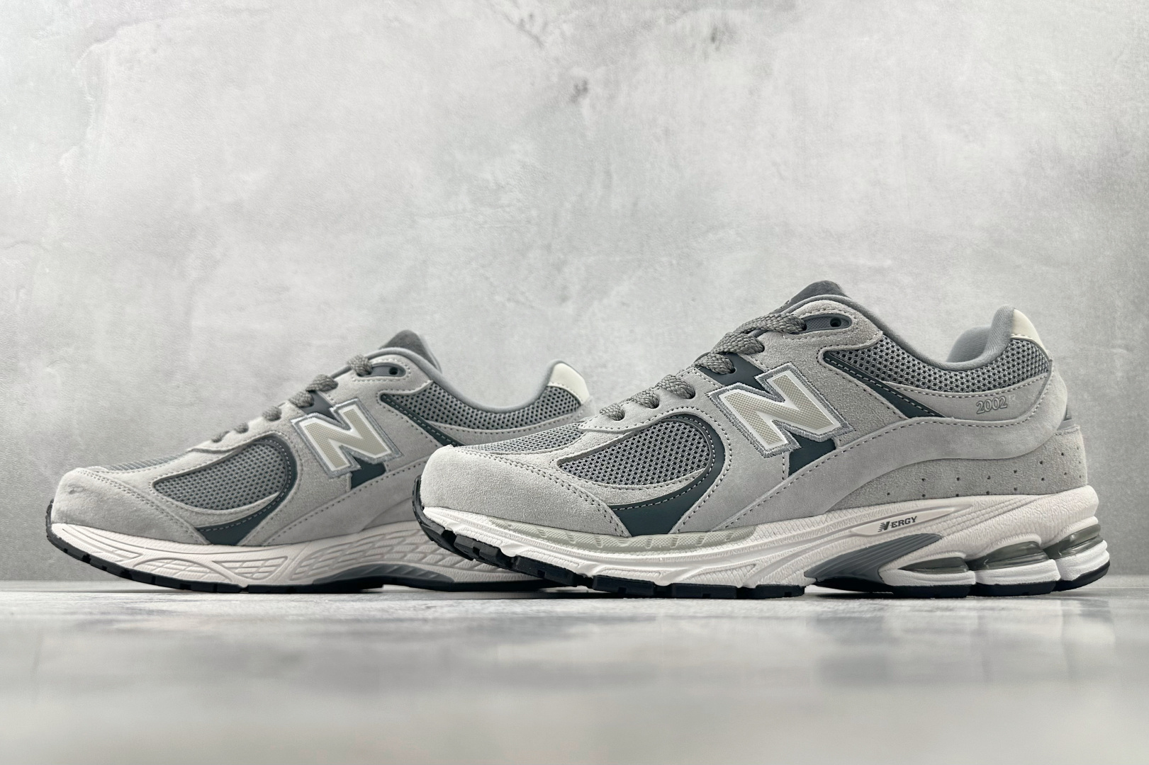 大厂出品 New Balance NB 2002R 灰色 M2002RST