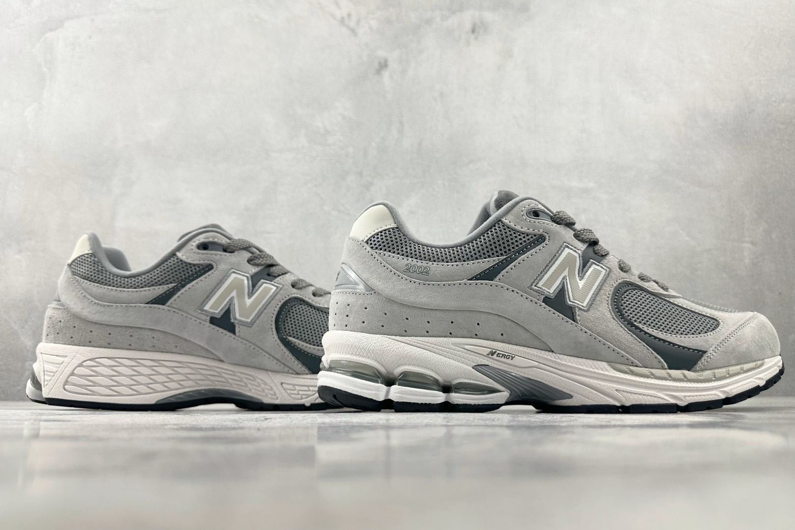 大厂出品 New Balance NB 2002R 灰色 M2002RST