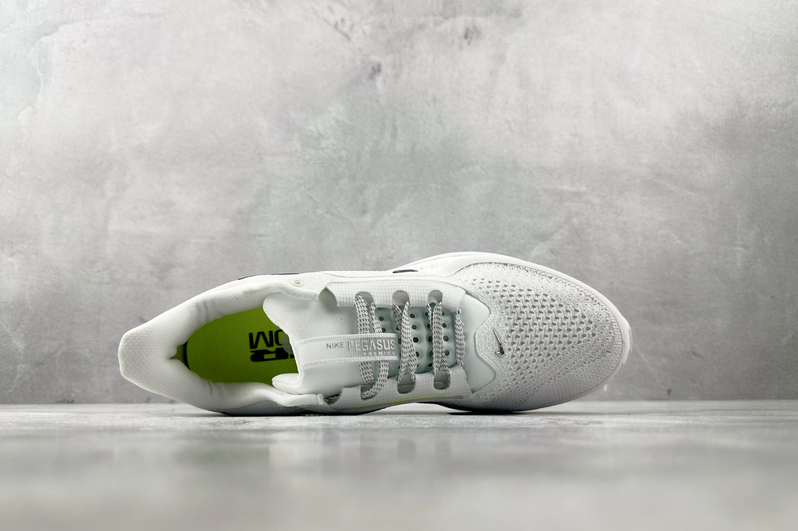 320 平台爆款 Nike Pegasus Premium 白绿色 HQ2592-100