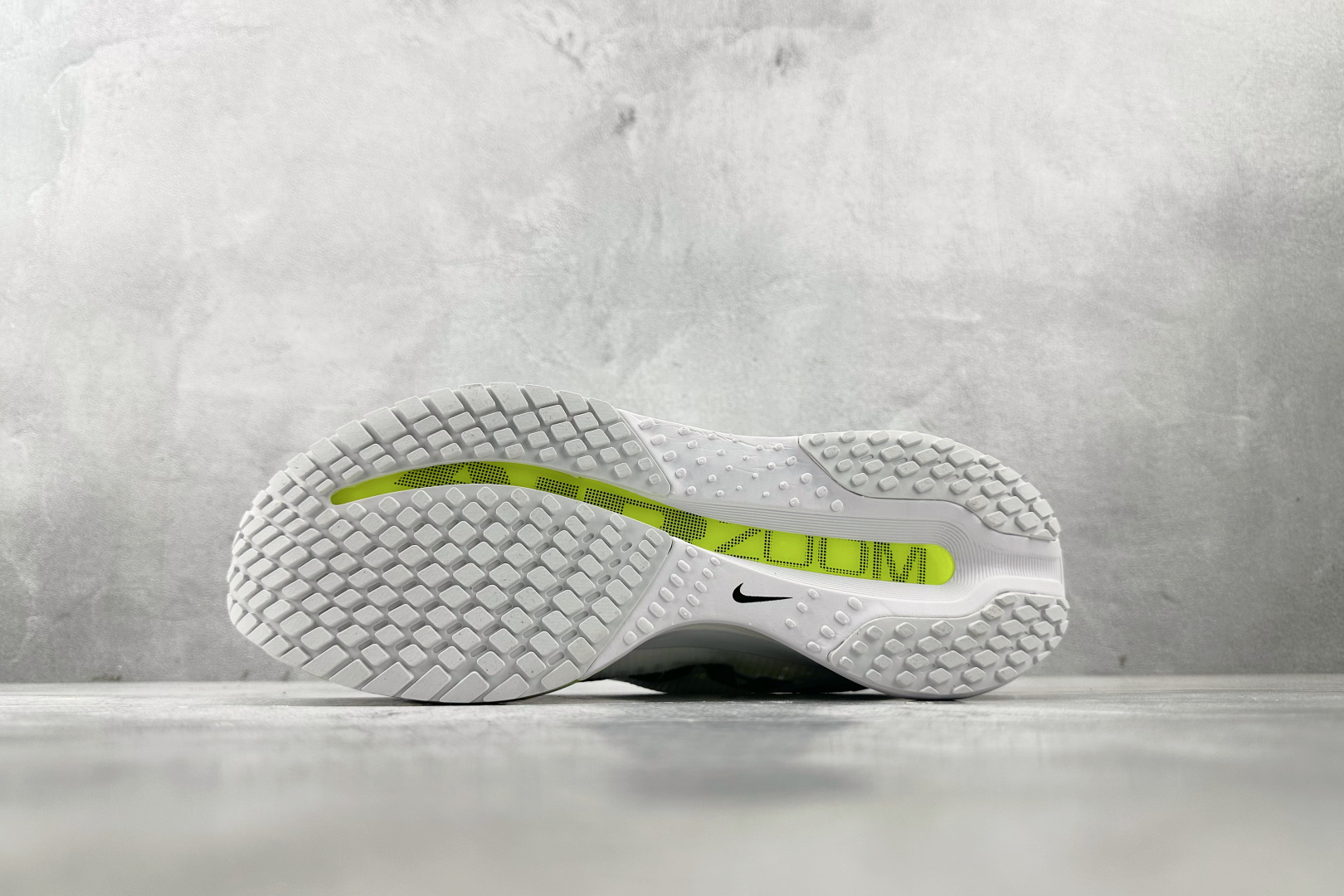 320 平台爆款 Nike Pegasus Premium 白绿色 HQ2592-100