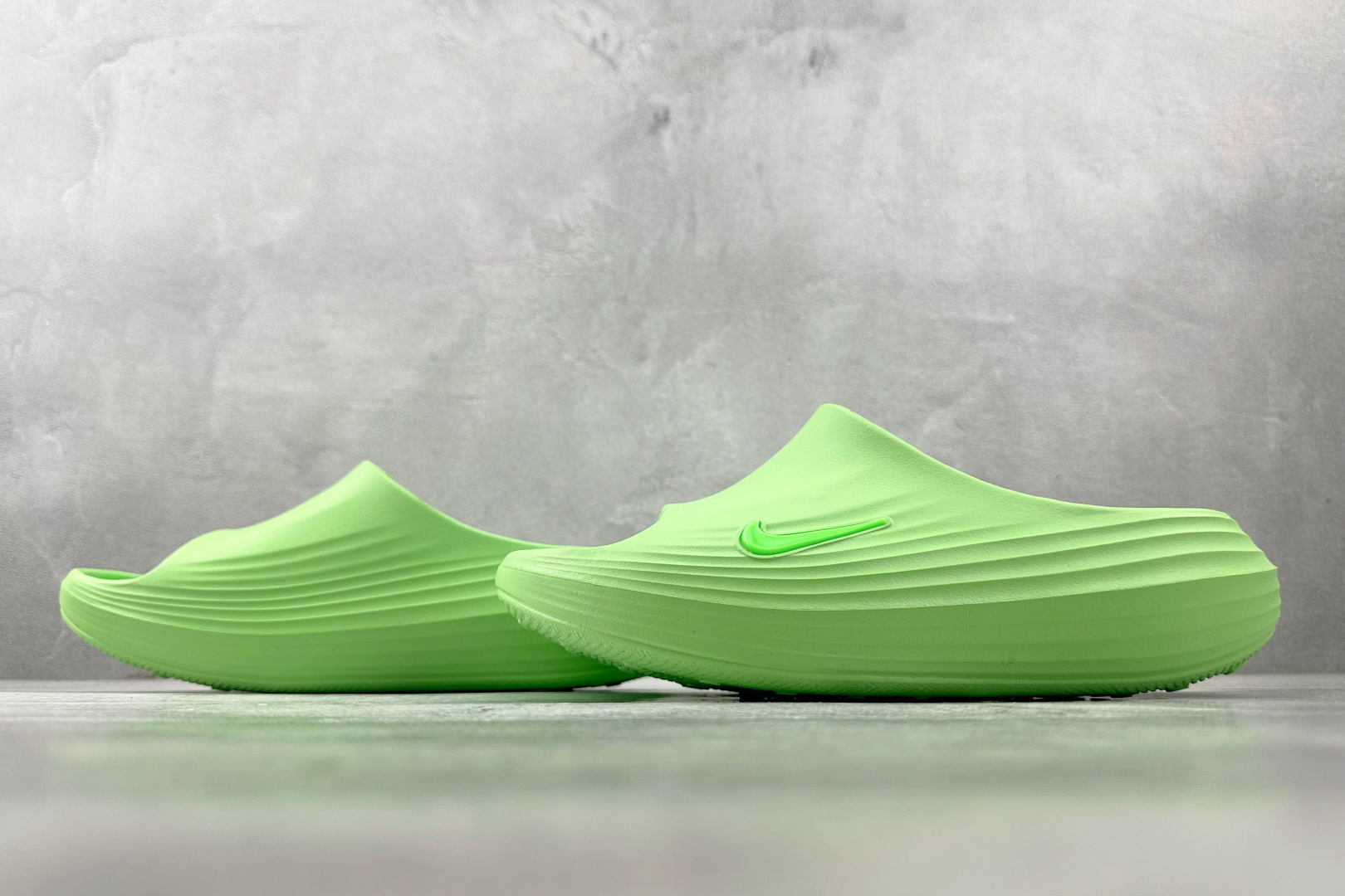 Nike ReactX Rejuven8 Slide Barely Volt 绿色 HV4479-700