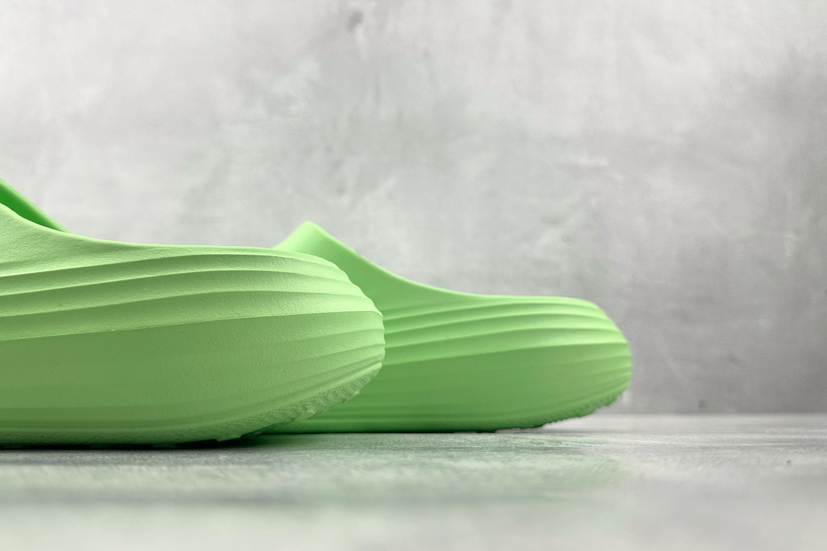Nike ReactX Rejuven8 Slide Barely Volt 绿色 HV4479-700