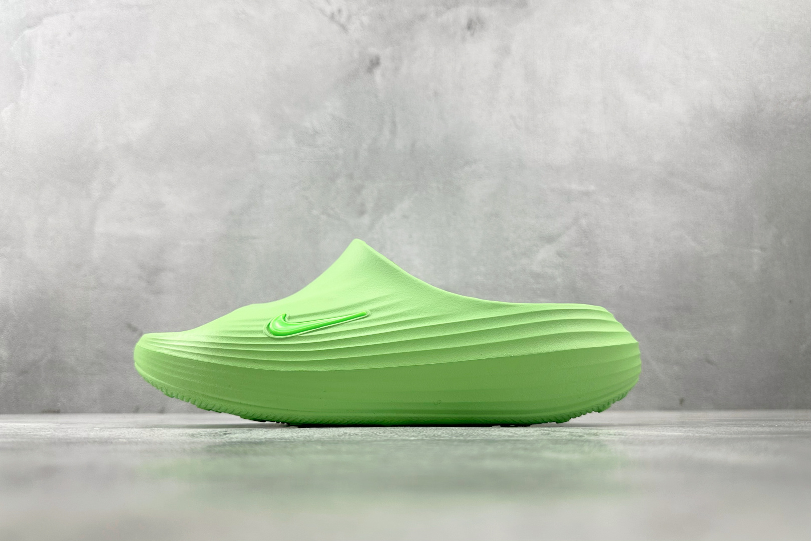 Nike ReactX Rejuven8 Slide Barely Volt 绿色 HV4479-700