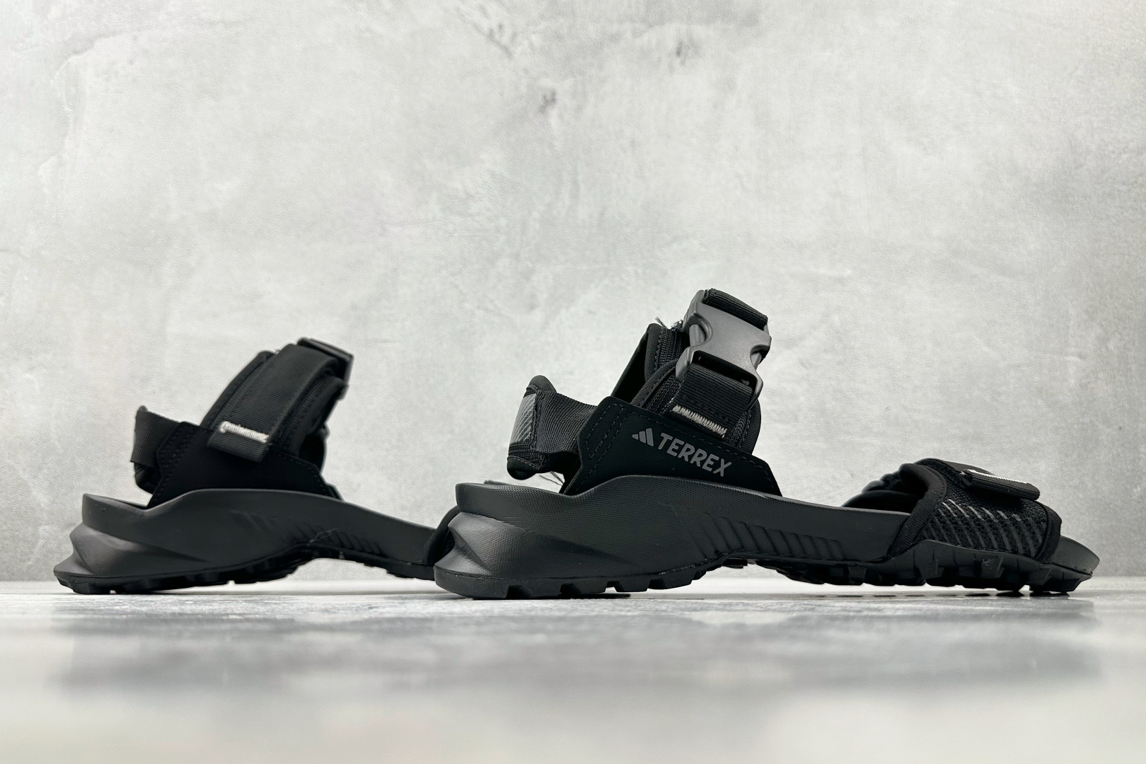 大厂出品 adidas Hydroterra Sandals 黑色 ID4269