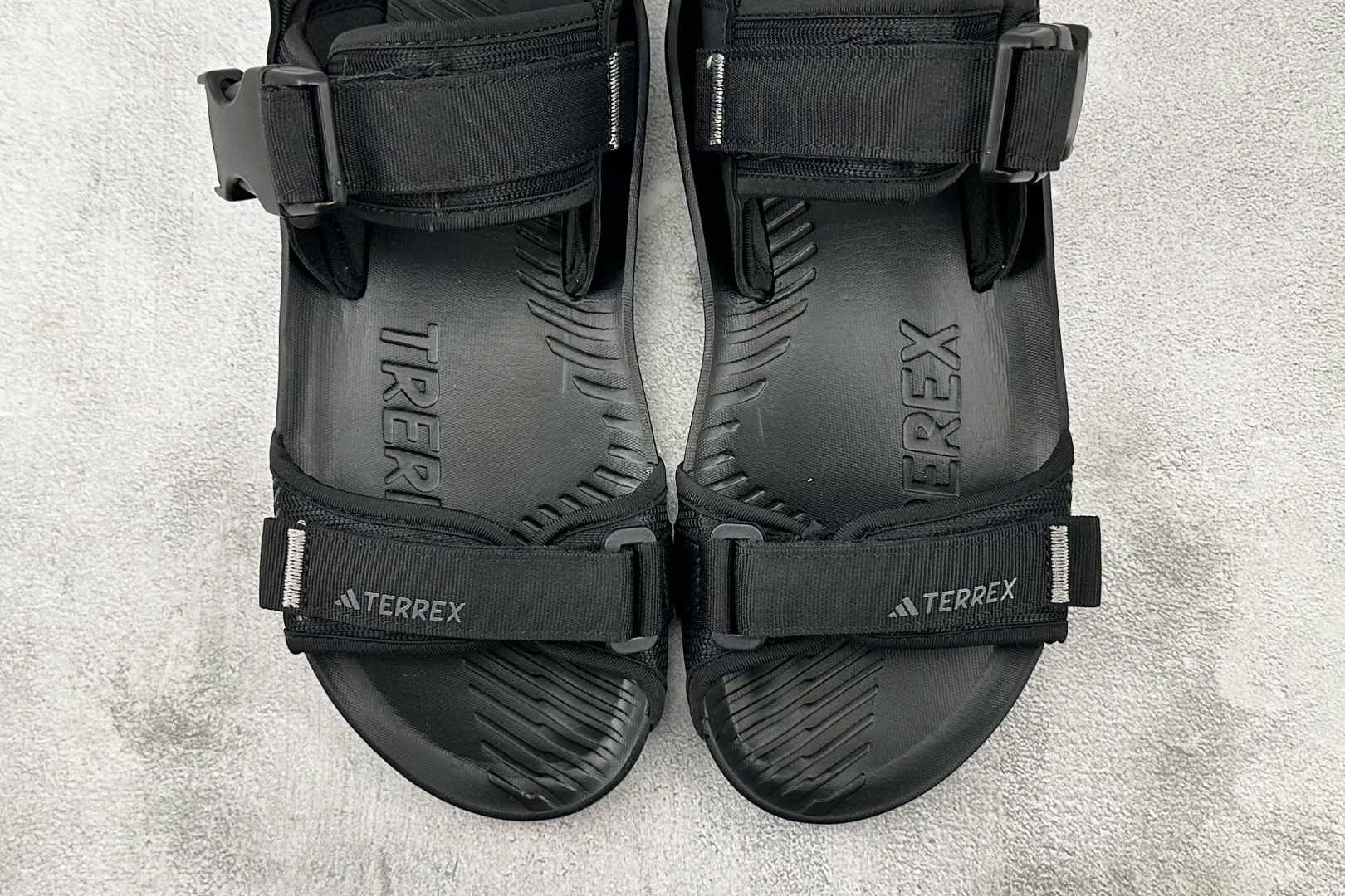 大厂出品 adidas Hydroterra Sandals 黑色 ID4269