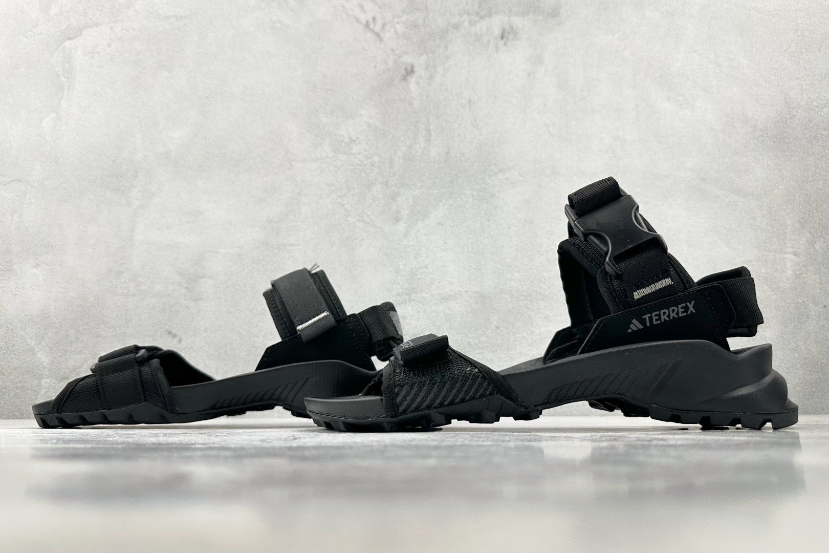 大厂出品 adidas Hydroterra Sandals 黑色 ID4269