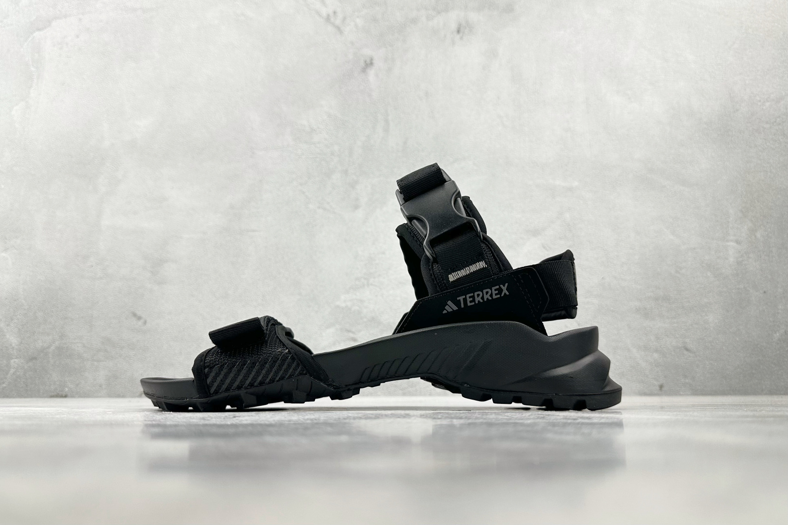 大厂出品 adidas Hydroterra Sandals 黑色 ID4269