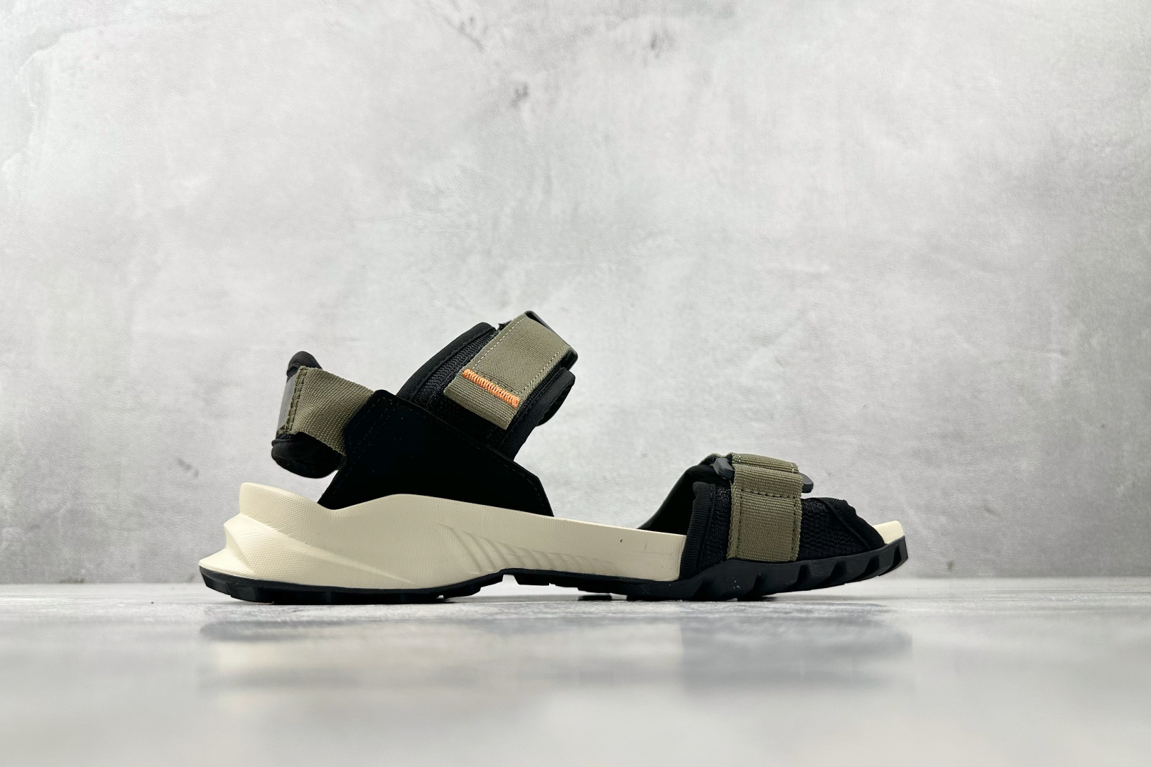 大厂出品 adidas Terrex Hydroterra 米黑色 IG6565