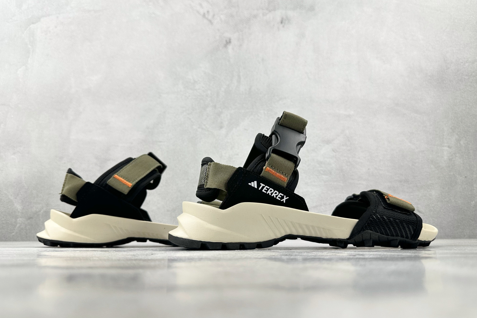 大厂出品 adidas Terrex Hydroterra 米黑色 IG6565
