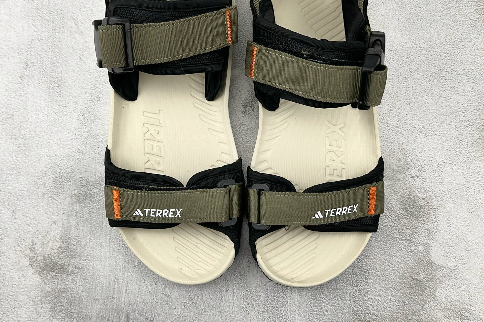 大厂出品 adidas Terrex Hydroterra 米黑色 IG6565