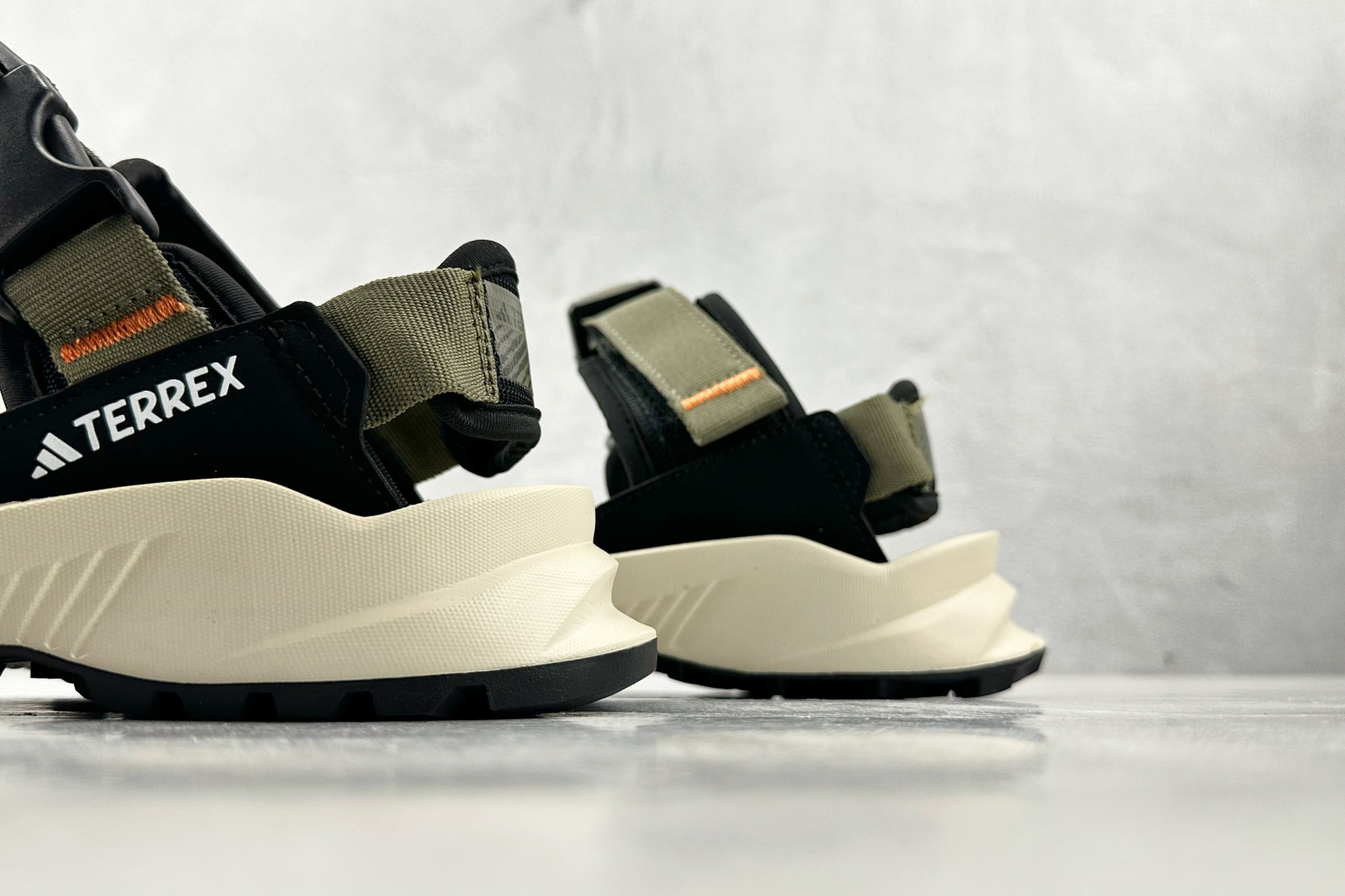 大厂出品 adidas Terrex Hydroterra 米黑色 IG6565