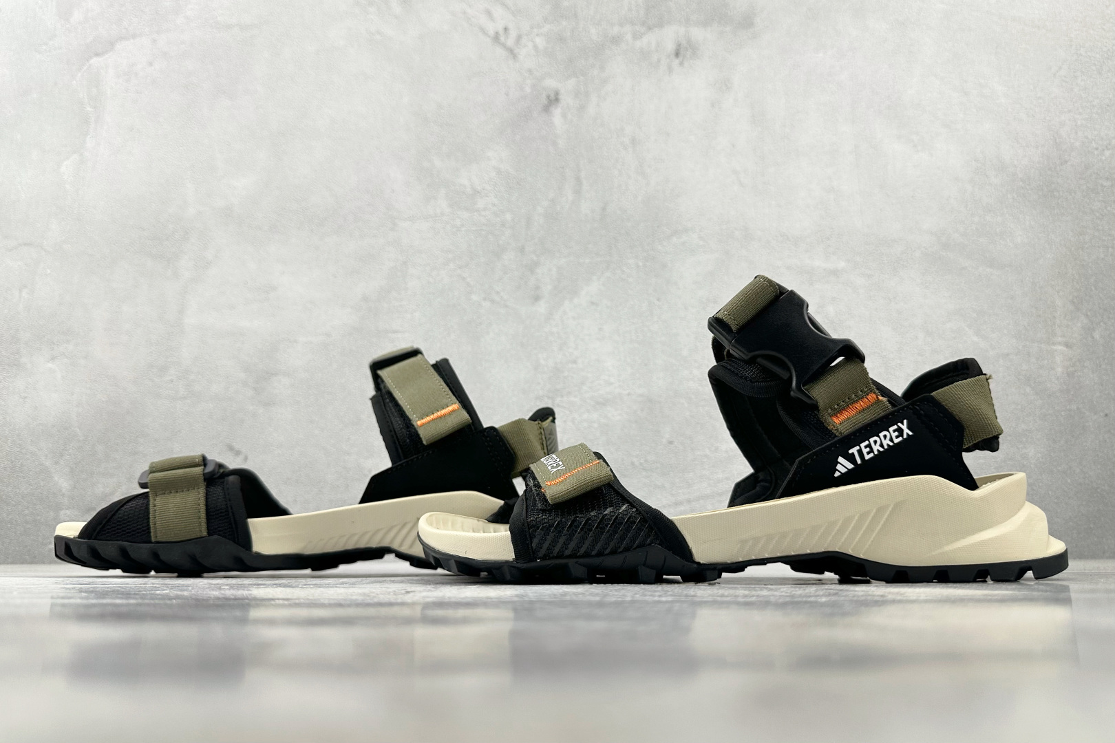 大厂出品 adidas Terrex Hydroterra 米黑色 IG6565