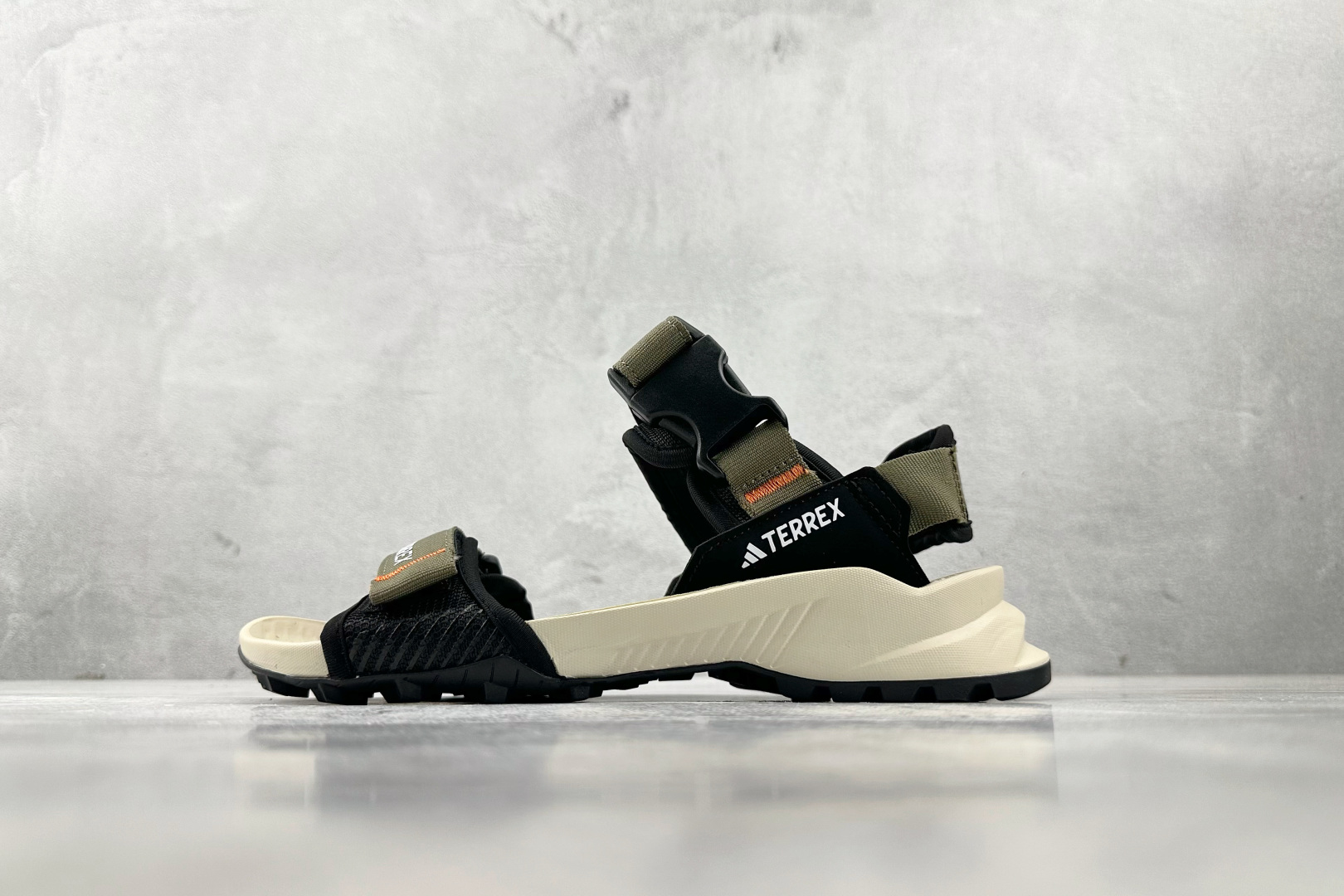 大厂出品 adidas Terrex Hydroterra 米黑色 IG6565