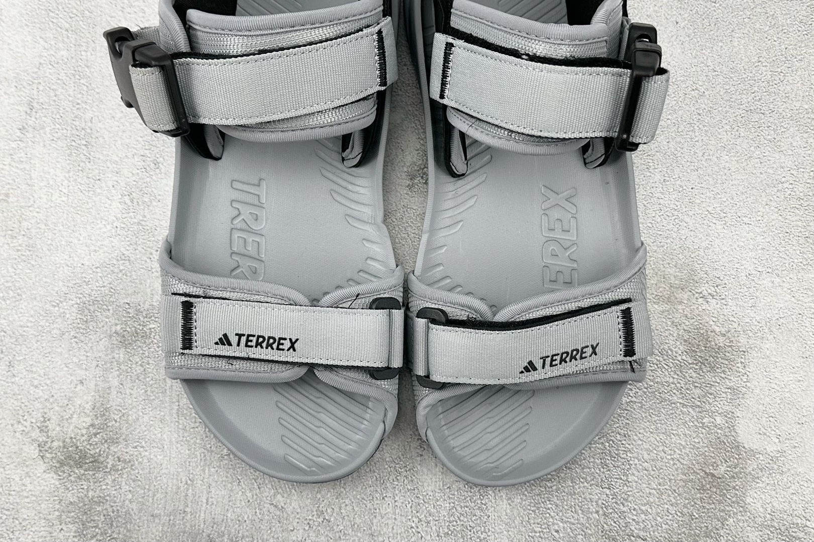 大厂出品 adidas Terrex Hydroterra 浅灰 ID4265
