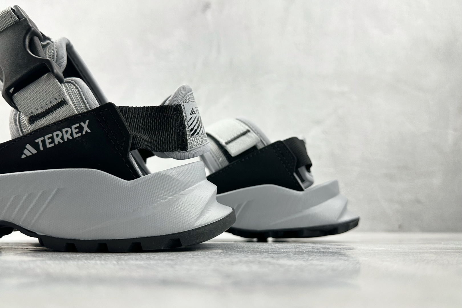 大厂出品 adidas Terrex Hydroterra 浅灰 ID4265