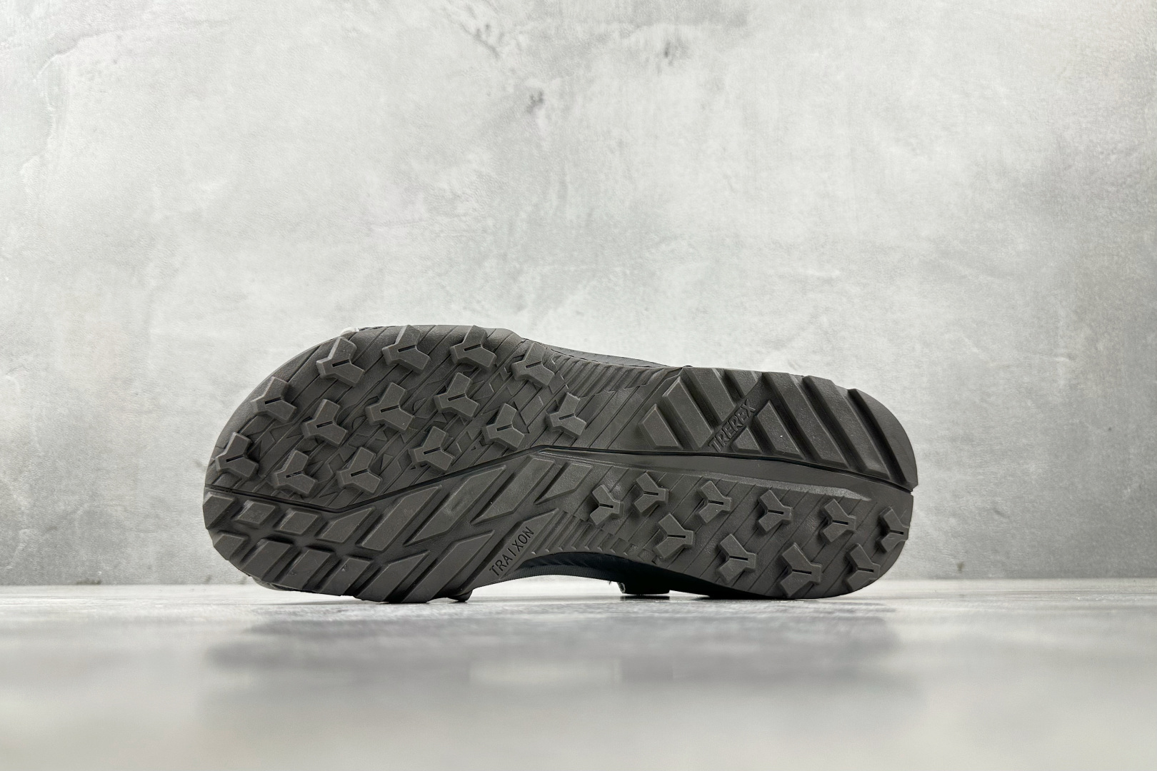 大厂出品 adidas Terrex Hydroterra 灰黑 IE8009