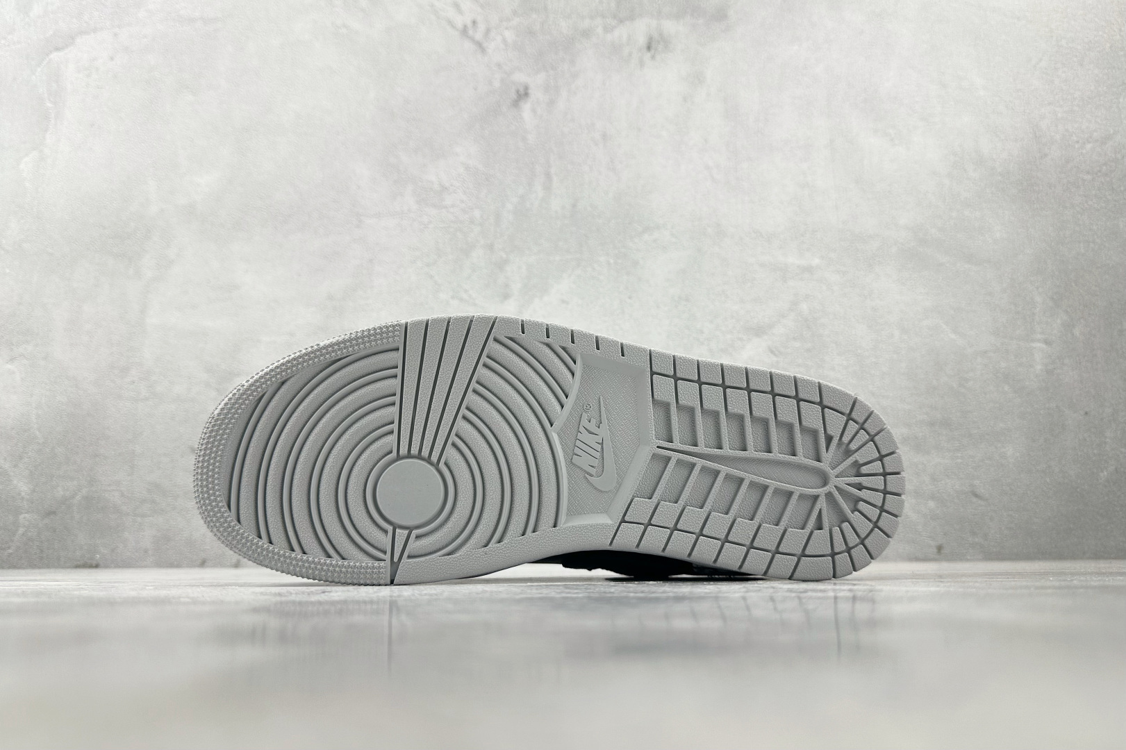 200 综合版 Jordan Air Jordan 1 黑灰色 338145-062