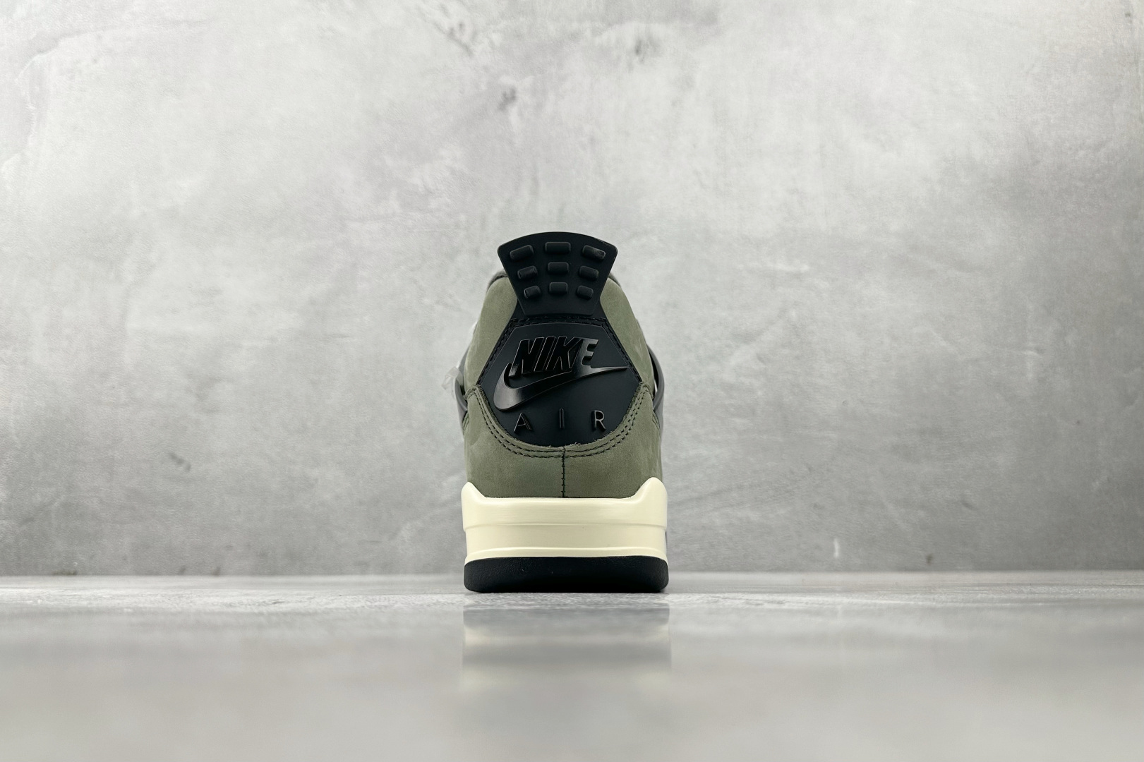 460 顶级原版 UNDEFEATED x Jordan Air Jordan 4 橄榄色 IB1854-200