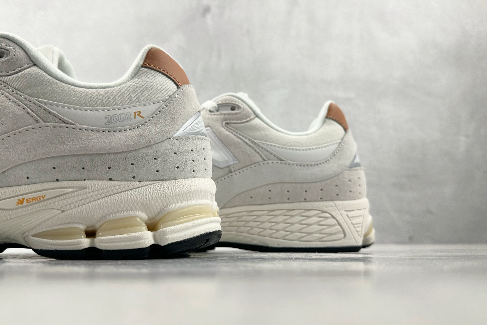 240 大厂出品 New Balance NB 2002R 米色 M2002REC