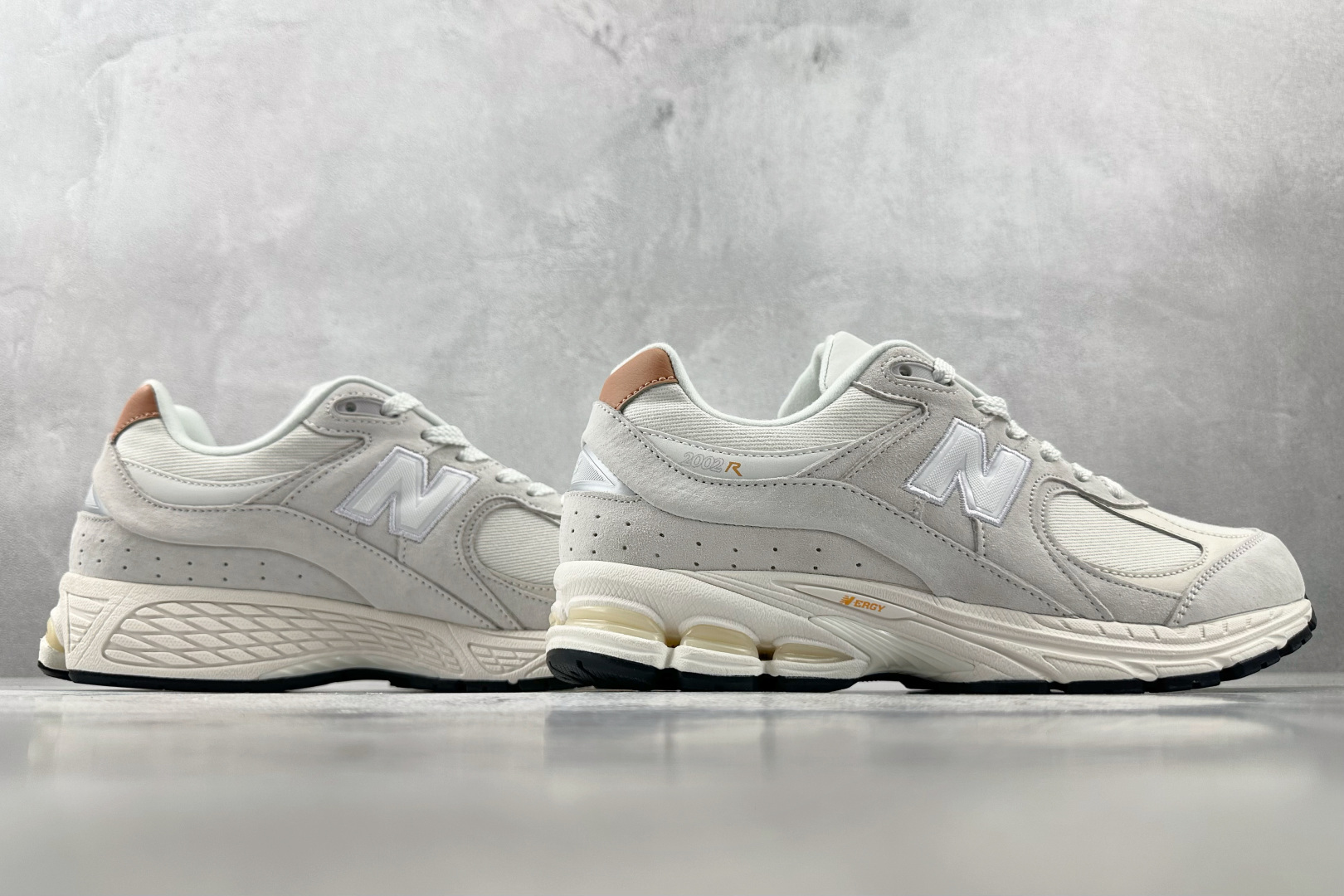 240 大厂出品 New Balance NB 2002R 米色 M2002REC