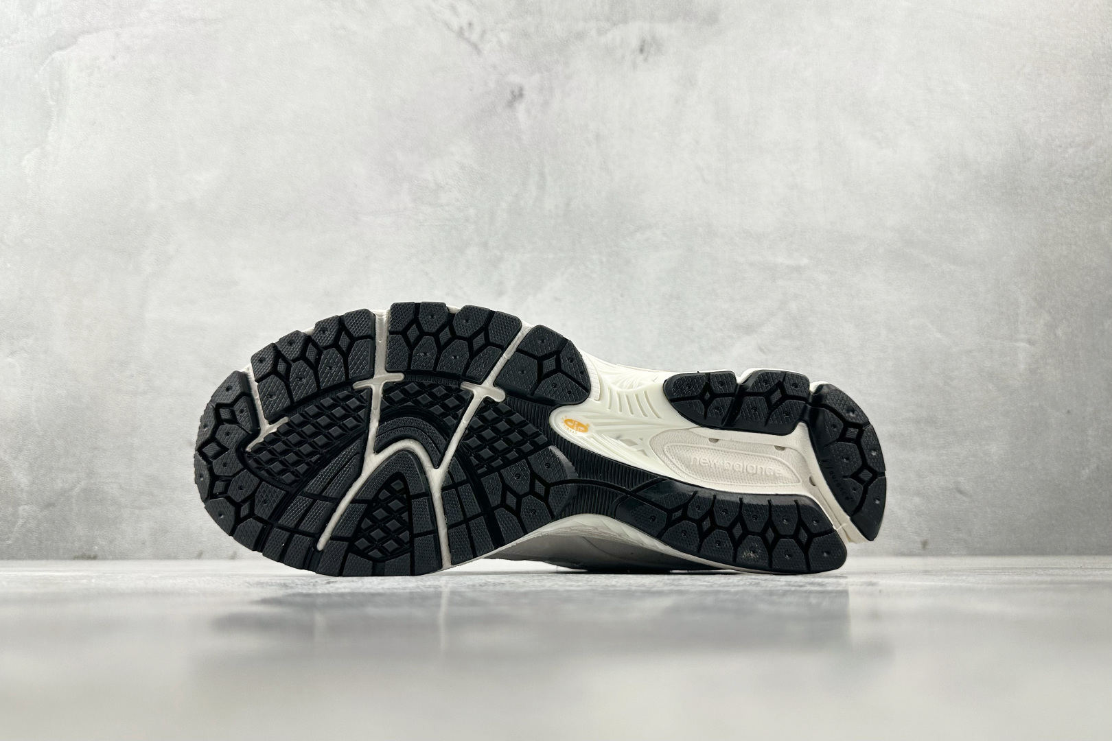 240 大厂出品 New Balance NB 2002R 米色 M2002REC