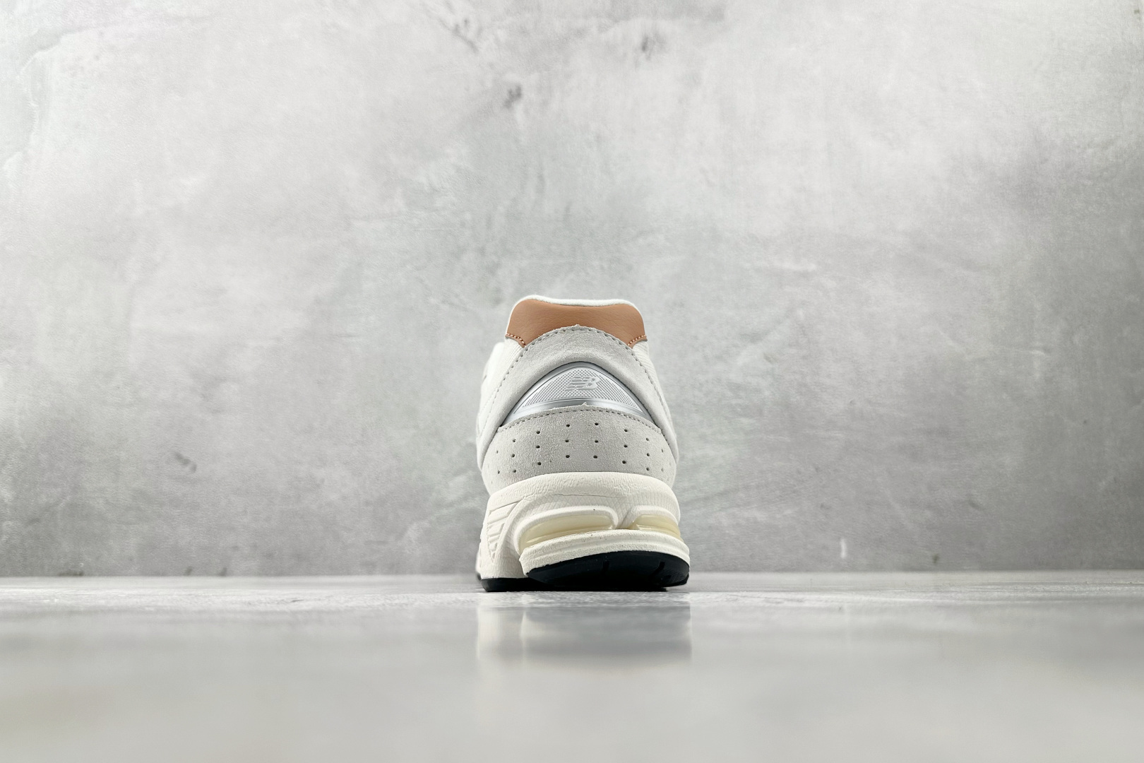 240 大厂出品 New Balance NB 2002R 米色 M2002REC
