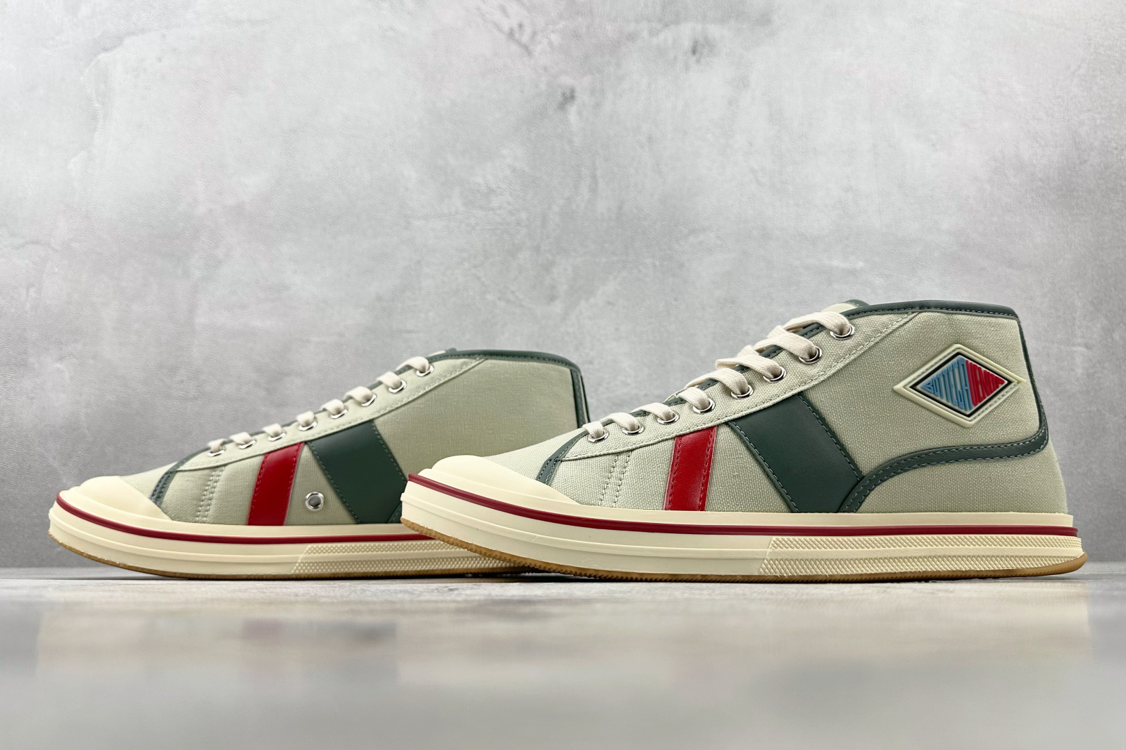 260 Bottega Veneta葆蝶家 Eli 绿色 827556V5JG1-Chinese UA Cheap High Quatity Brand Clothes Bags handbags Sneakers wholesale wholesaler seller from China Factory suppliers Fashion Clothing Shoes best Quality Beautiful Price 260 Bottega Veneta葆蝶家 Eli 绿色 827556V5JG1