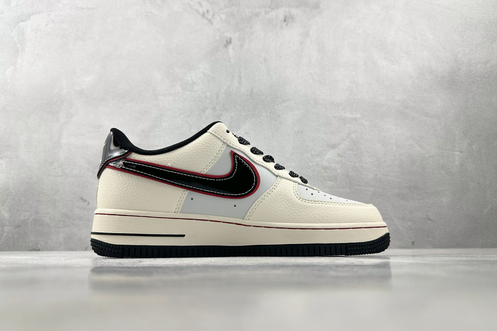 260 Nike Air Force 1'07 问界 M9 联名 米白黑 XS1958-609
