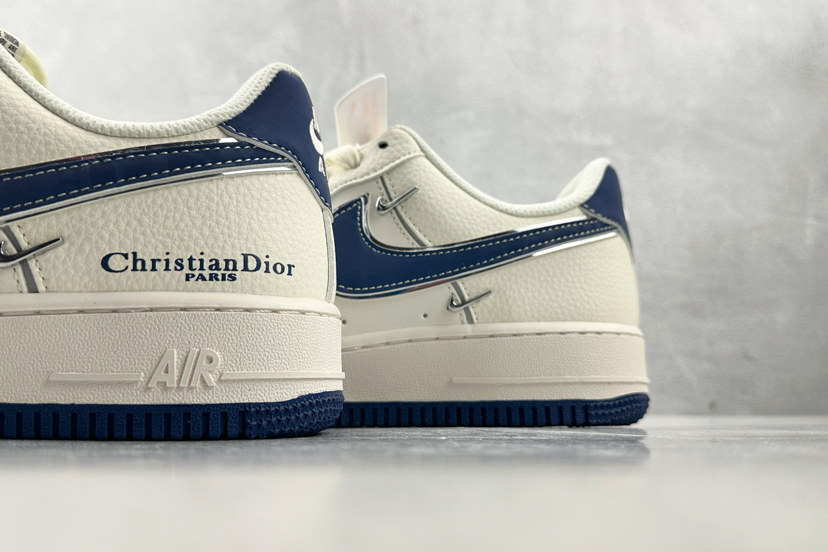 260 Nike Air Force 1'07 Dior 联名 米白蓝 XS2869-001-Chinese UA Cheap High Quatity Brand Clothes Bags handbags Sneakers wholesale wholesaler seller from China Factory suppliers Fashion Clothing Shoes best Quality Beautiful Price 260 Nike Air Force 1'07 Dior 联名 米白蓝 XS2869-001