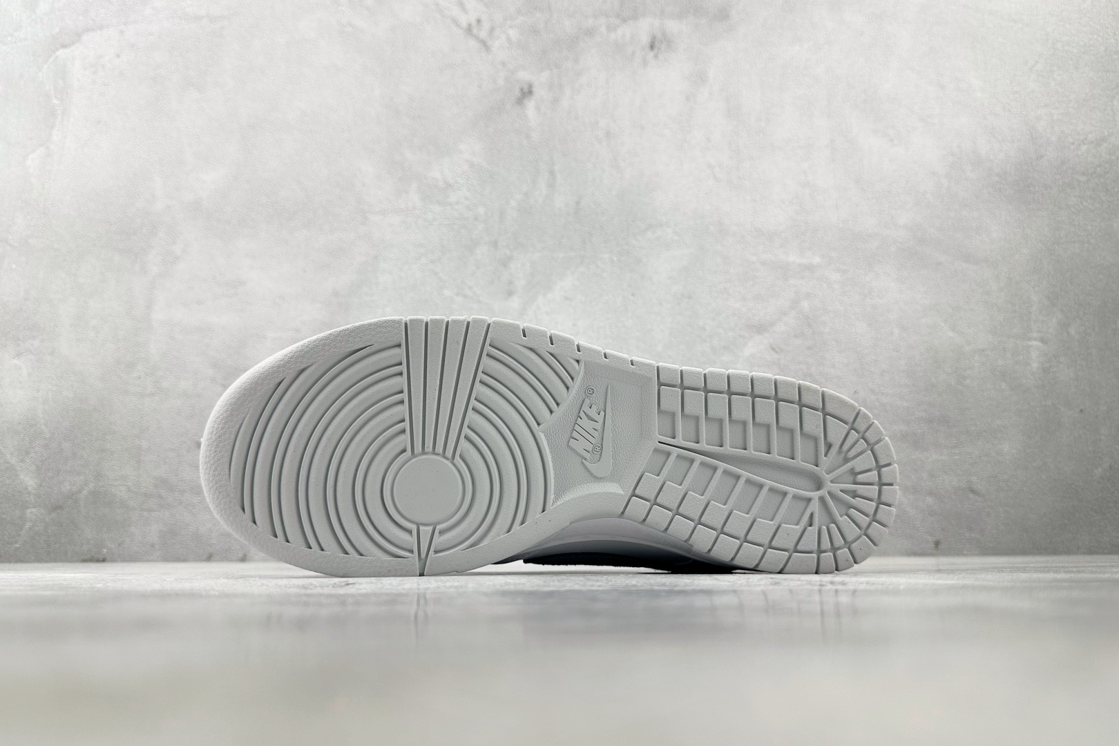 YC 双十一特价双十一特价 Nike Dunk Low 白灰货号：IH0632-141尺码：40 40.