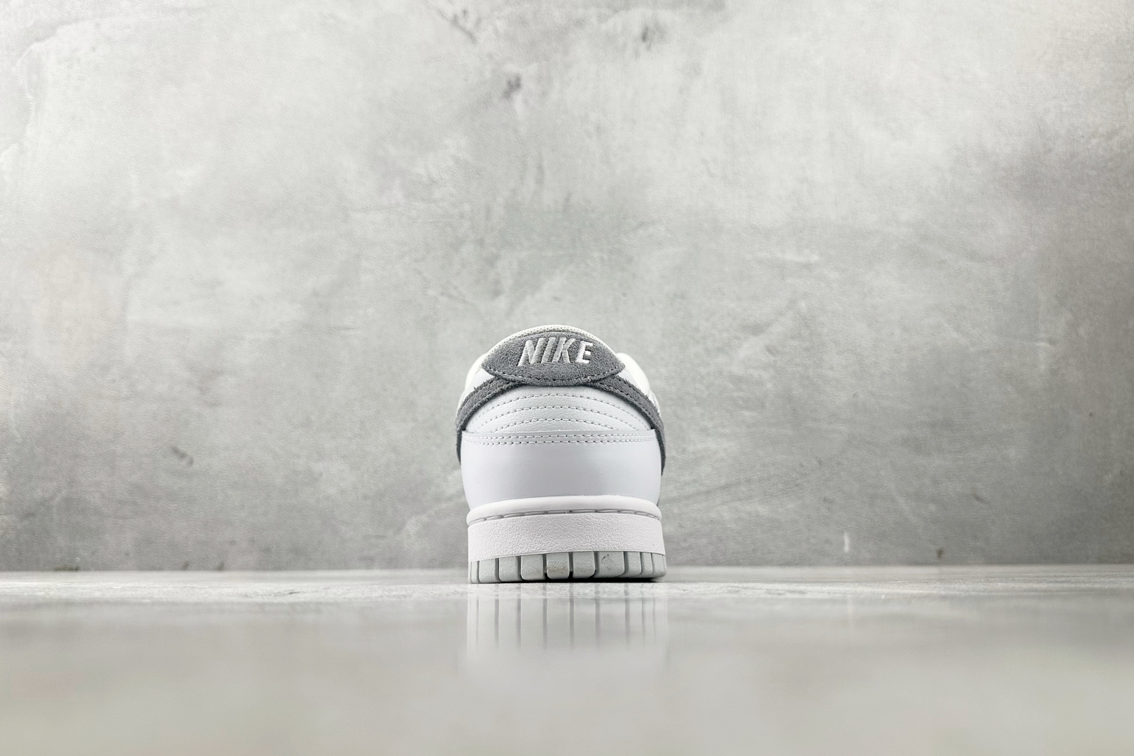 YC 双十一特价双十一特价 Nike Dunk Low 白灰货号：IH0632-141尺码：40 40.