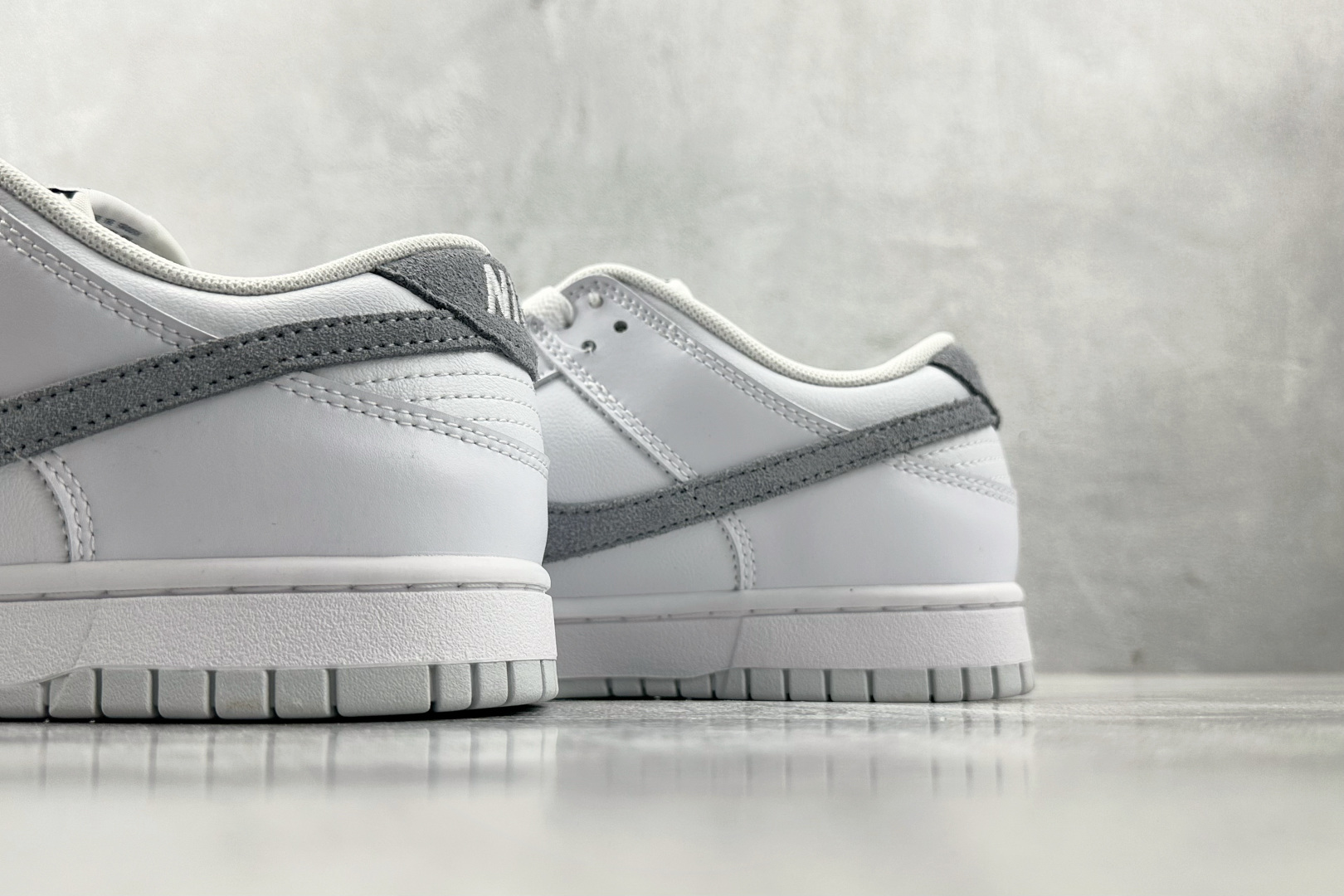 YC 双十一特价双十一特价 Nike Dunk Low 白灰货号：IH0632-141尺码：40 40.