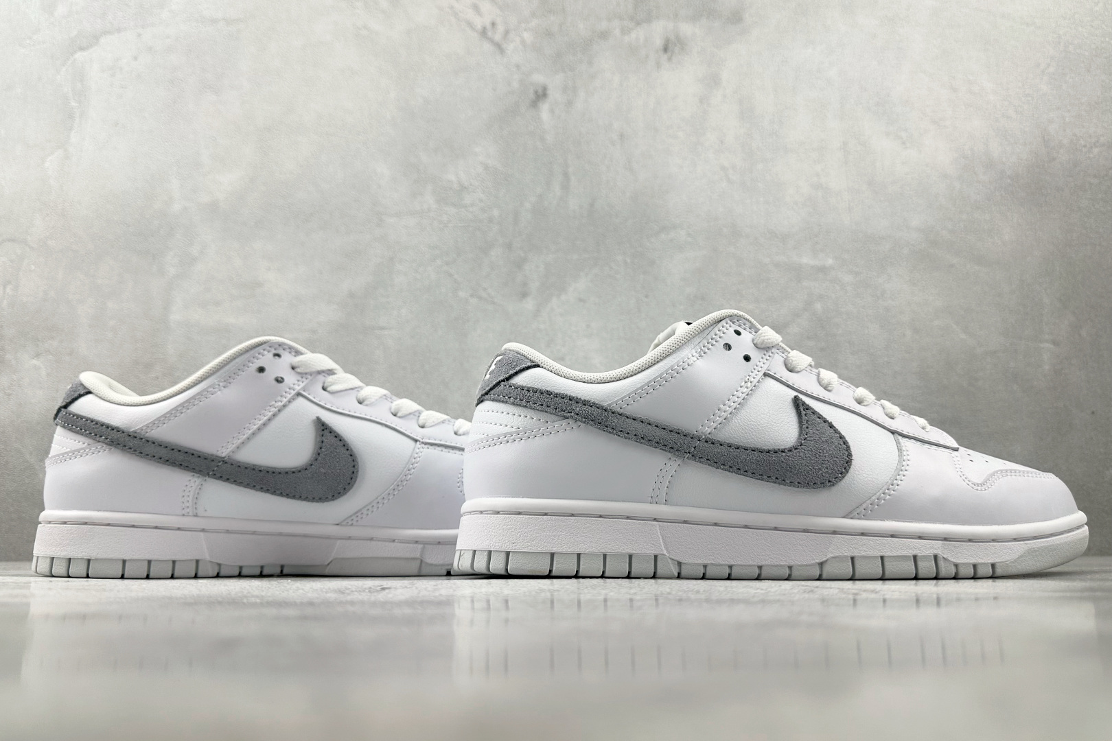 YC 双十一特价双十一特价 Nike Dunk Low 白灰货号：IH0632-141尺码：40 40.