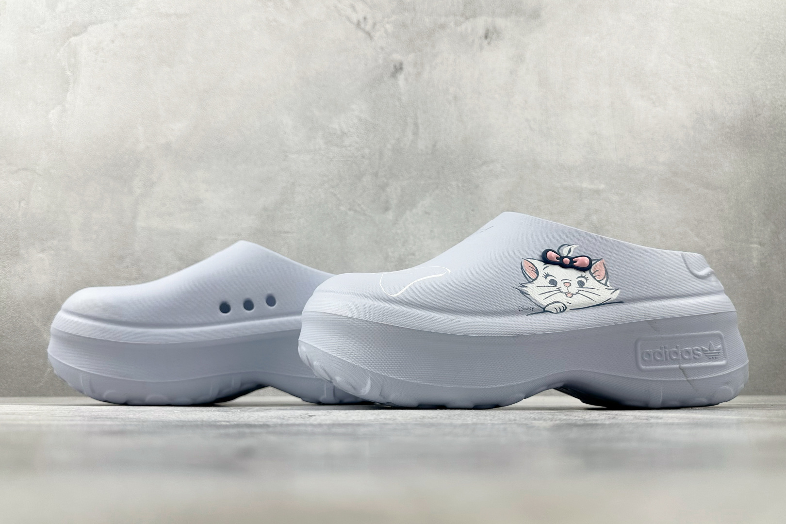 120 迪士尼《猫儿历险记》× adidas originals ADIFOMSTAN MULE 蓝色 JR4245-Chinese UA Cheap High Quatity Brand Clothes Bags handbags Sneakers wholesale wholesaler seller from China Factory suppliers Fashion Clothing Shoes best Quality Beautiful Price 120 迪士尼《猫儿历险记》× adidas originals ADIFOMSTAN MULE 蓝色 JR4245