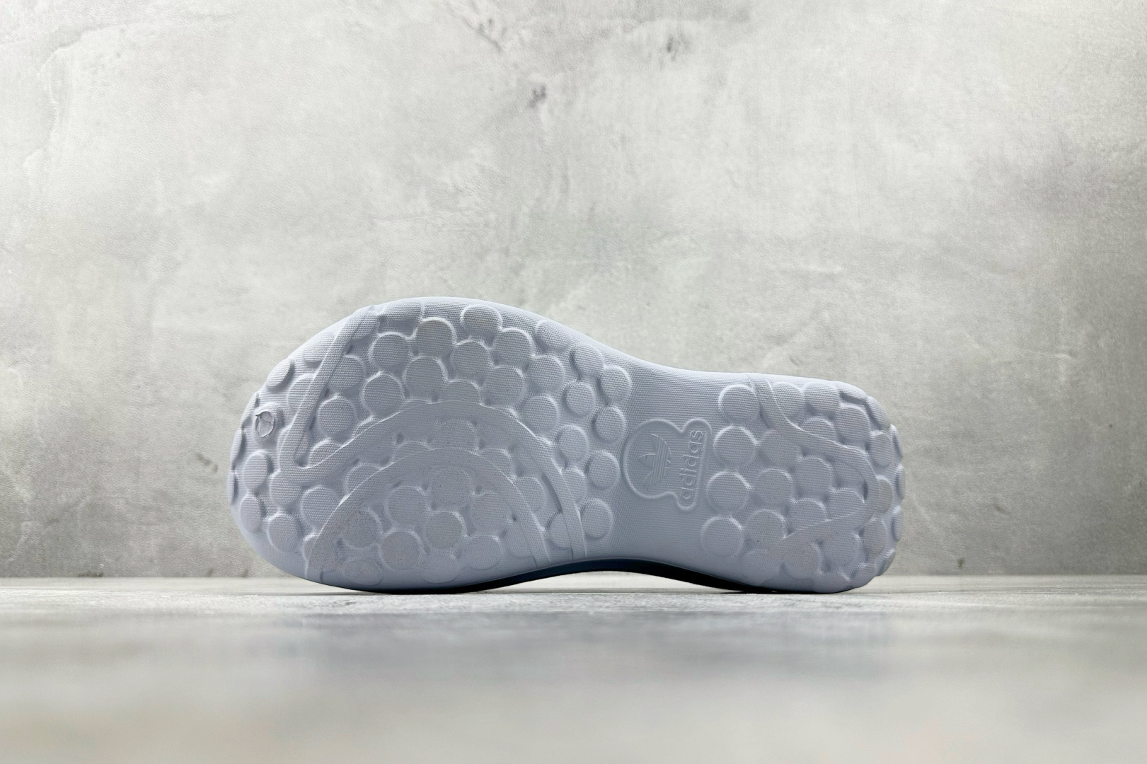 120 迪士尼《猫儿历险记》× adidas originals ADIFOMSTAN MULE 蓝色 JR4245-Chinese UA Cheap High Quatity Brand Clothes Bags handbags Sneakers wholesale wholesaler seller from China Factory suppliers Fashion Clothing Shoes best Quality Beautiful Price 120 迪士尼《猫儿历险记》× adidas originals ADIFOMSTAN MULE 蓝色 JR4245