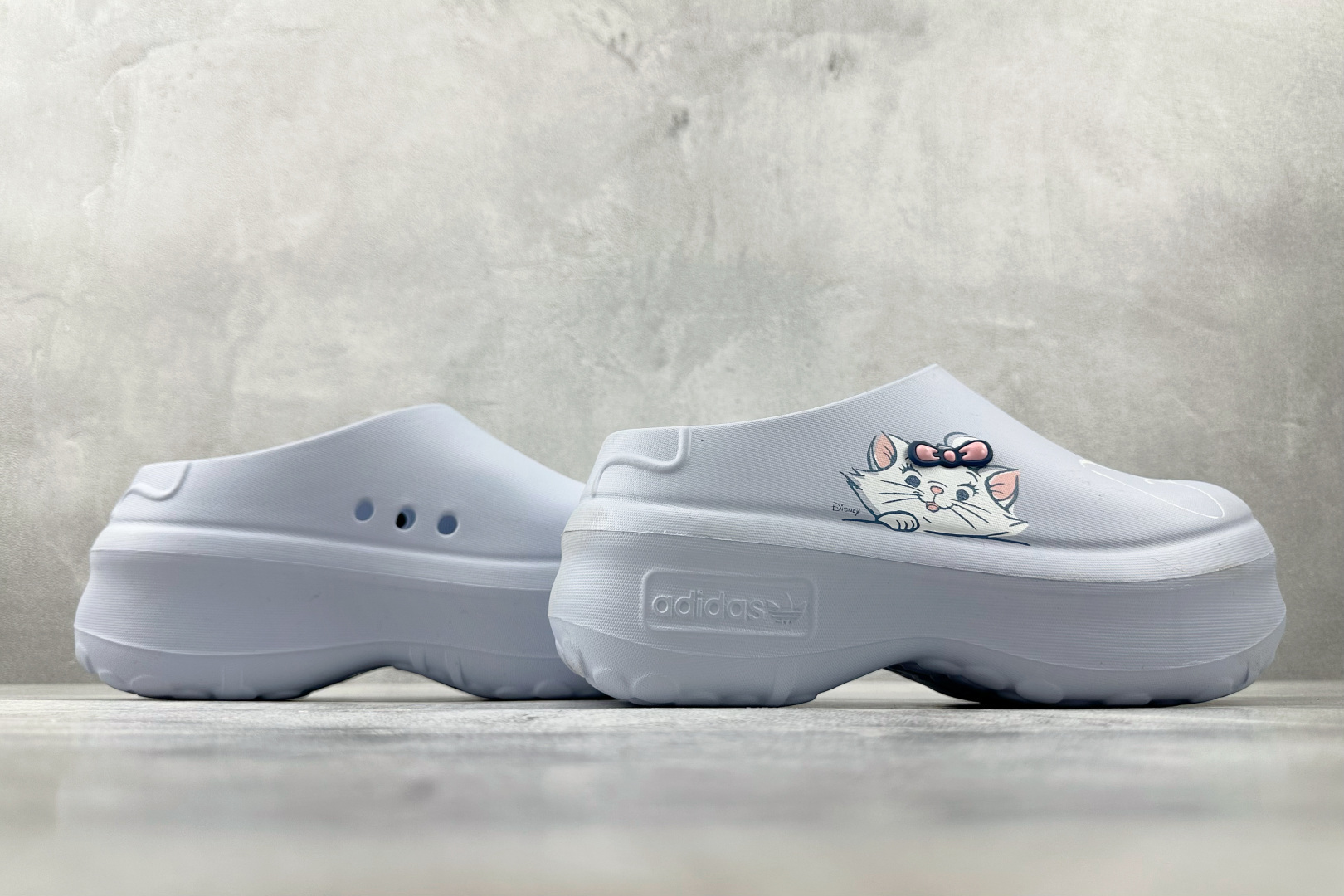 120 迪士尼《猫儿历险记》× adidas originals ADIFOMSTAN MULE 蓝色 JR4245-Chinese UA Cheap High Quatity Brand Clothes Bags handbags Sneakers wholesale wholesaler seller from China Factory suppliers Fashion Clothing Shoes best Quality Beautiful Price 120 迪士尼《猫儿历险记》× adidas originals ADIFOMSTAN MULE 蓝色 JR4245