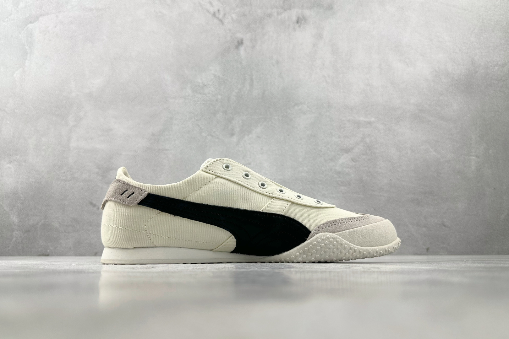 160 平台爆款 PUMA Bella UT 白黑 402981-04-Chinese UA Cheap High Quatity Brand Clothes Bags handbags Sneakers wholesale wholesaler seller from China Factory suppliers Fashion Clothing Shoes best Quality Beautiful Price 160 平台爆款 PUMA Bella UT 白黑 402981-04