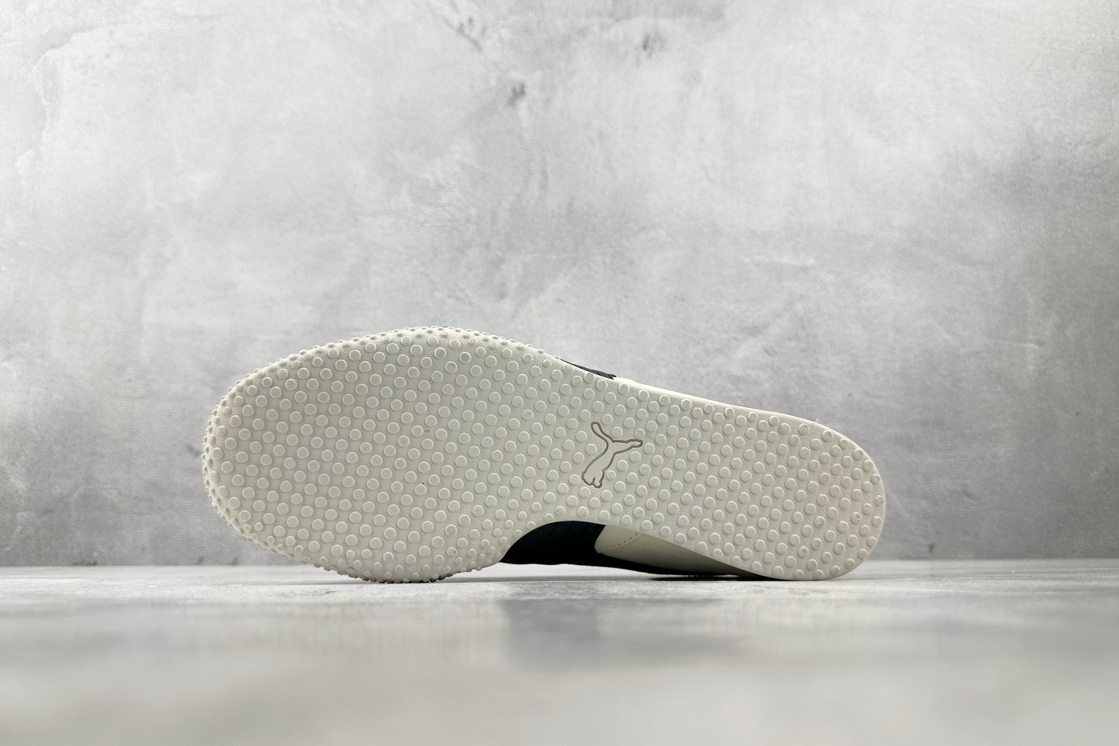 160 平台爆款 PUMA Bella UT 白黑 402981-04-Chinese UA Cheap High Quatity Brand Clothes Bags handbags Sneakers wholesale wholesaler seller from China Factory suppliers Fashion Clothing Shoes best Quality Beautiful Price 160 平台爆款 PUMA Bella UT 白黑 402981-04