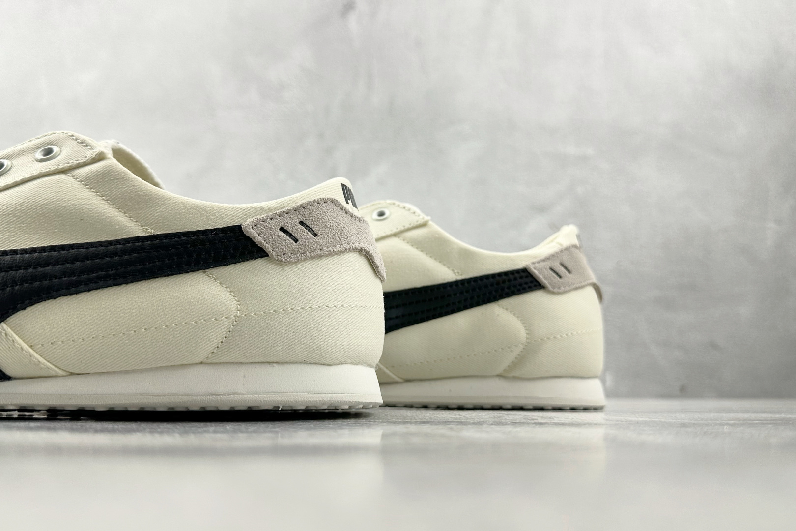 160 平台爆款 PUMA Bella UT 白黑 402981-04-Chinese UA Cheap High Quatity Brand Clothes Bags handbags Sneakers wholesale wholesaler seller from China Factory suppliers Fashion Clothing Shoes best Quality Beautiful Price 160 平台爆款 PUMA Bella UT 白黑 402981-04