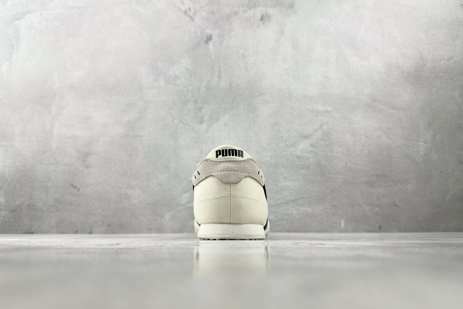 160 平台爆款 PUMA Bella UT 白黑 402981-04-Chinese UA Cheap High Quatity Brand Clothes Bags handbags Sneakers wholesale wholesaler seller from China Factory suppliers Fashion Clothing Shoes best Quality Beautiful Price 160 平台爆款 PUMA Bella UT 白黑 402981-04