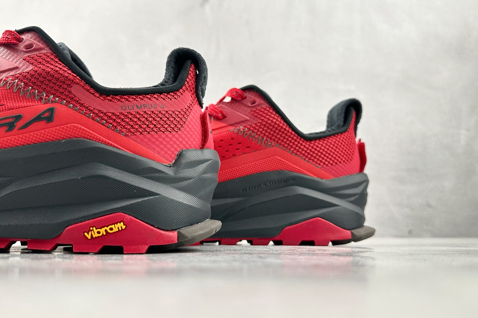 220 Altra OLYMPUS 6 红黑 AL0A85NJ-660-Chinese UA Cheap High Quatity Brand Clothes Bags handbags Sneakers wholesale wholesaler seller from China Factory suppliers Fashion Clothing Shoes best Quality Beautiful Price 220 Altra OLYMPUS 6 红黑 AL0A85NJ-660